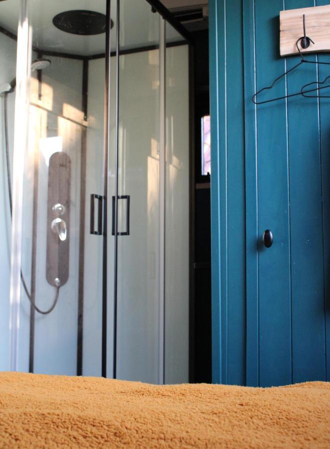 Bed and Breakfast Tiny House In De Boomgaard Stad aan 't Haringvliet Exterior foto